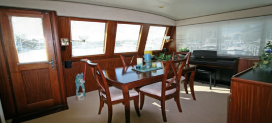 Hatteras 65