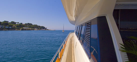 M/Y Indulgence of Pool