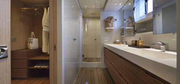 Luxury Motor Yacht Indigo