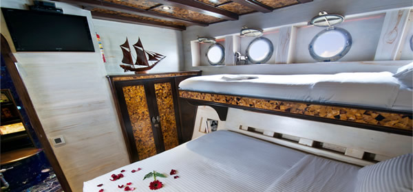 Schooner Manta Mae