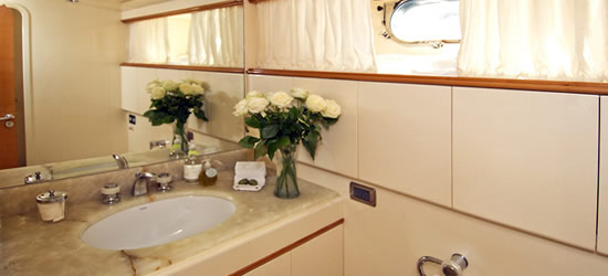 M/Y Indulgence of Pool
