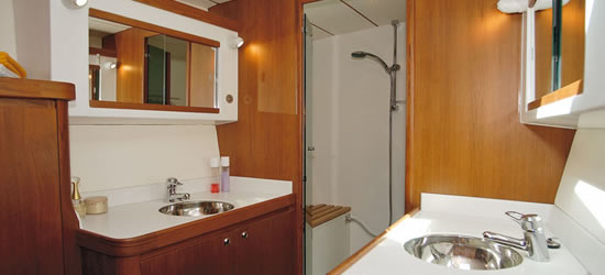 Lagoon 570