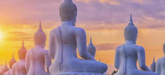 Statue del Buddha al tramonto