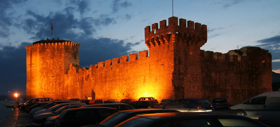 Castello di Trogir alla notte